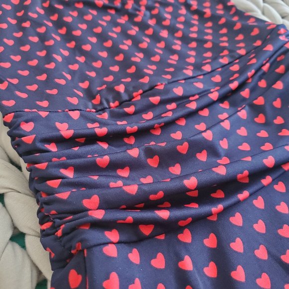 Retro Heart-Print Bombshell Dress - Picture 5 of 7